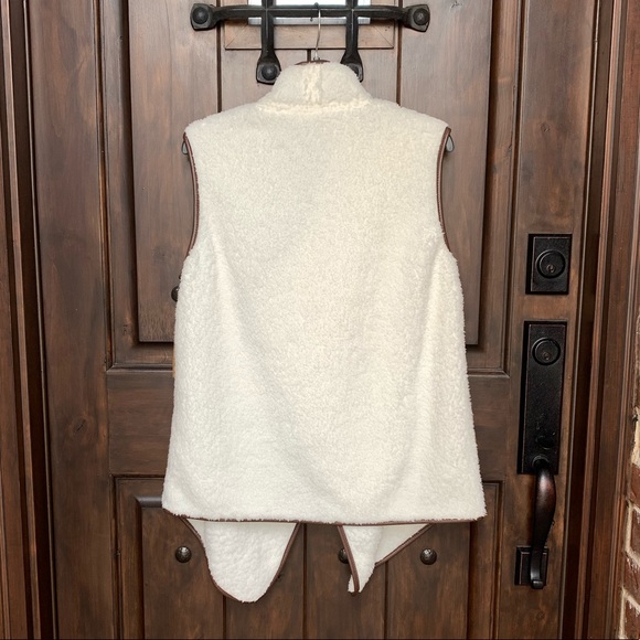 🆕Cremieux Valerie Faux Leather Trim Wubby Vest - Picture 3 of 8